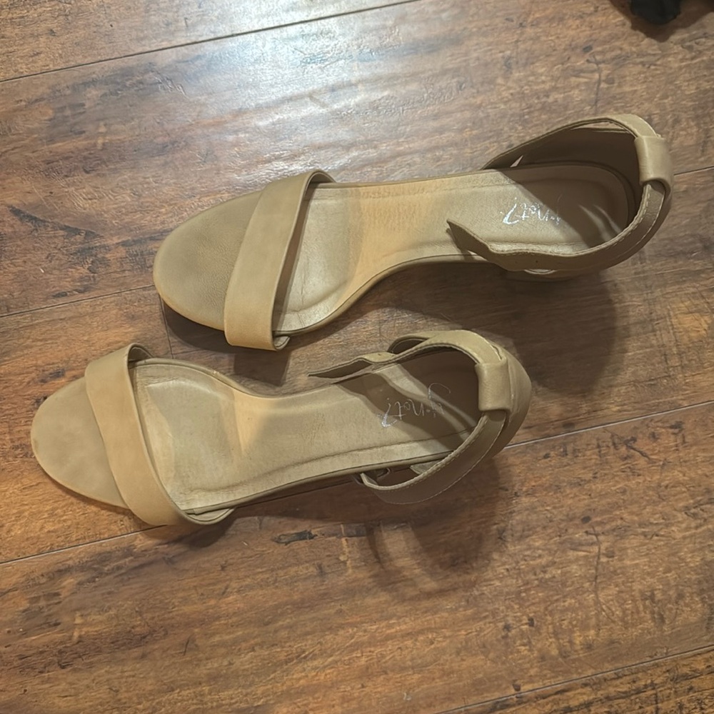 Tan colored y•not heels